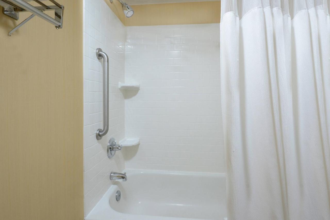 Fairfield Inn & Suites By Marriott Charlottesville North Екстер'єр фото