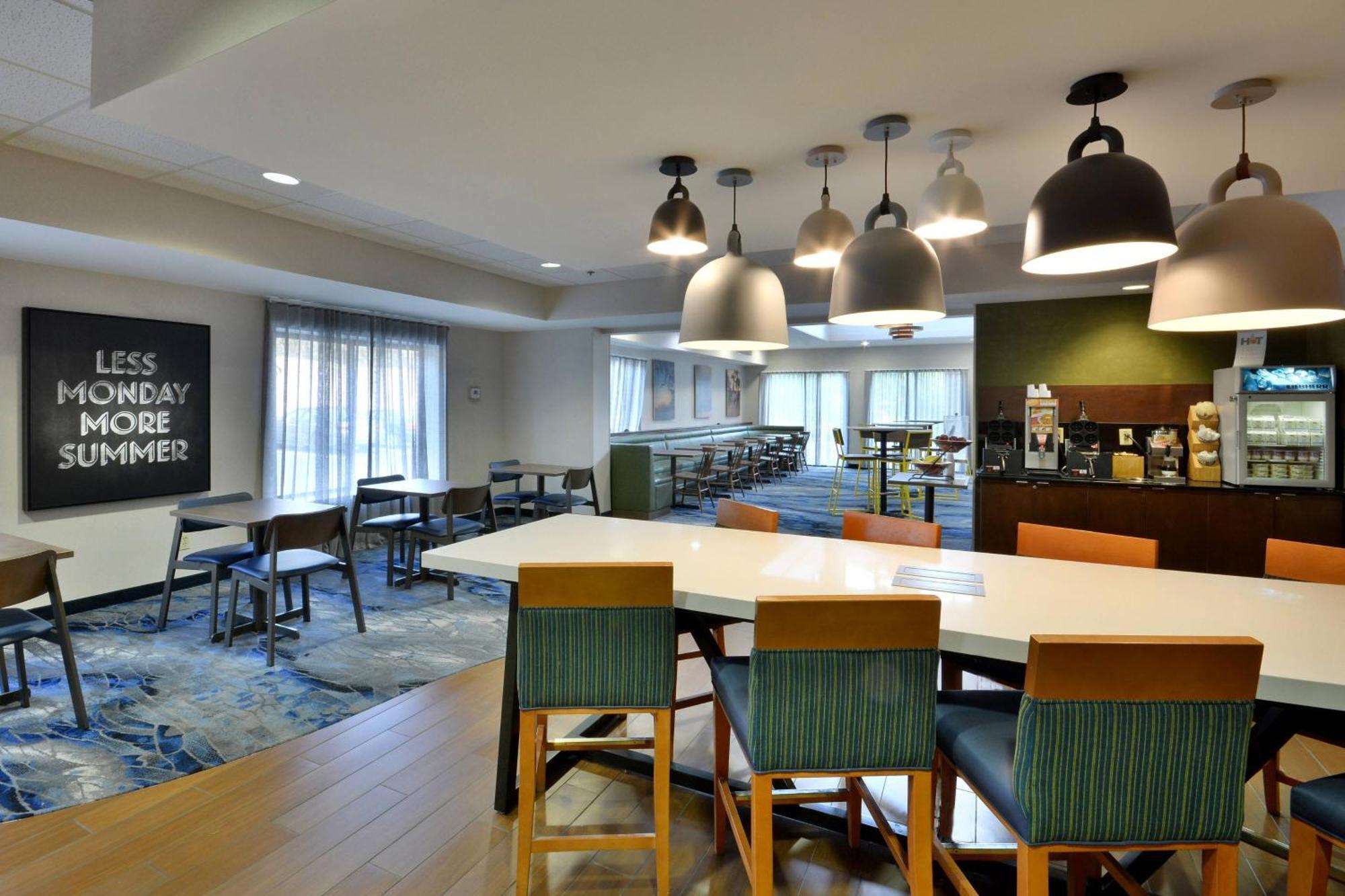 Fairfield Inn & Suites By Marriott Charlottesville North Екстер'єр фото