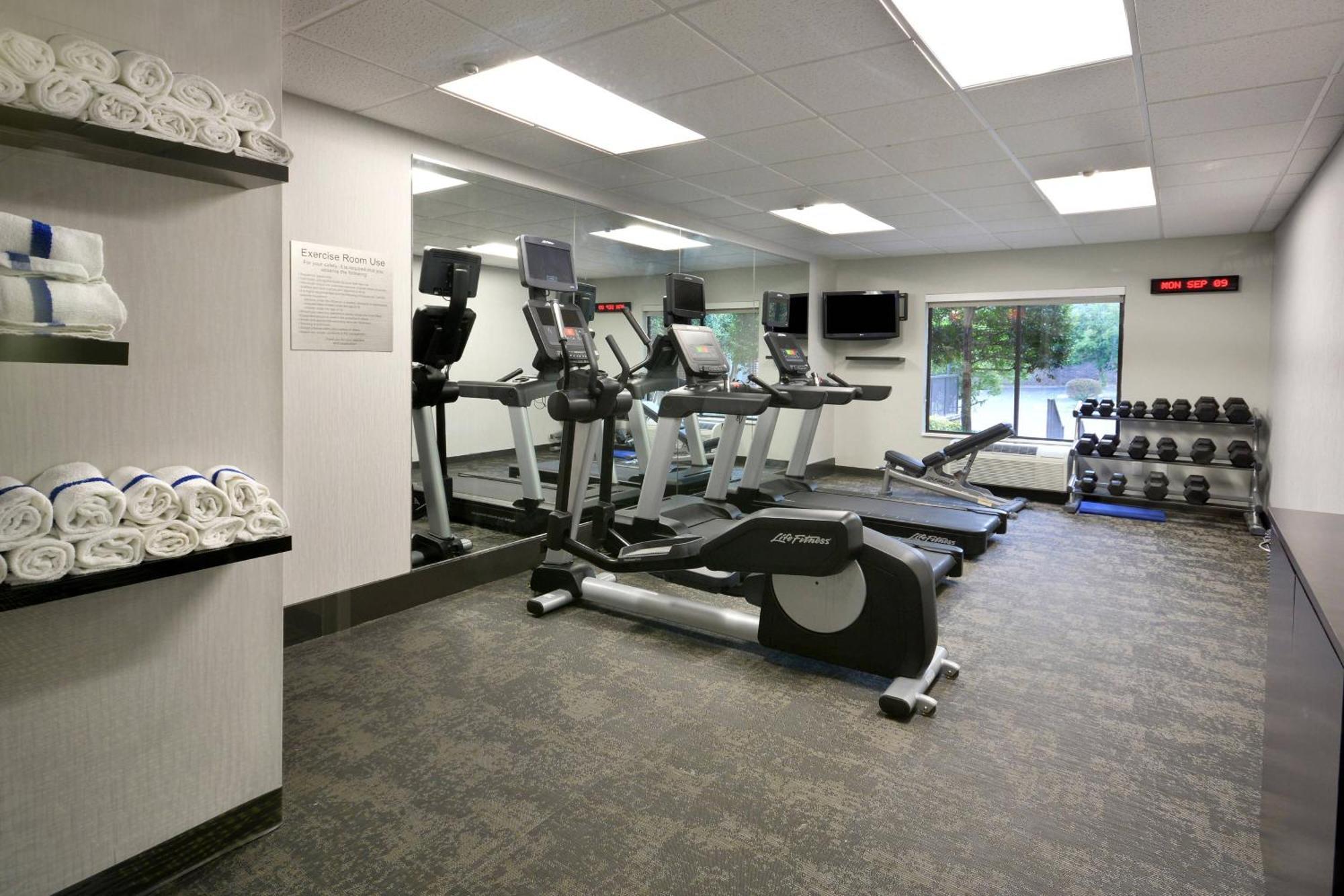 Fairfield Inn & Suites By Marriott Charlottesville North Екстер'єр фото